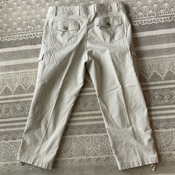 Eddie Bauer Khaki Capris Sz - 14 - Picture 3 of 5